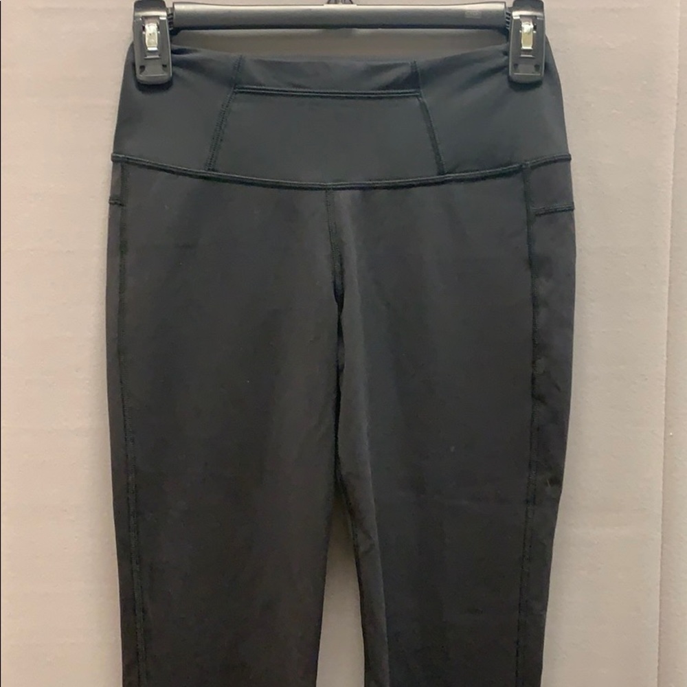 Lululemon wide leg capris in black, size 4